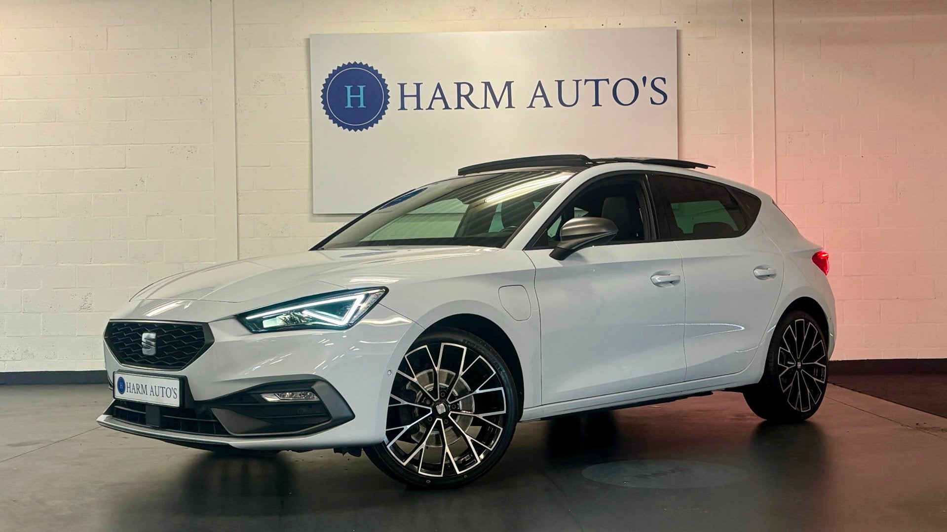 SEAT Leon 1.4 TSI eHybrid PHEV FR 204pk Pano / Navi / LED /, Gebruikt, Zwart, 4 cilinders, Leon