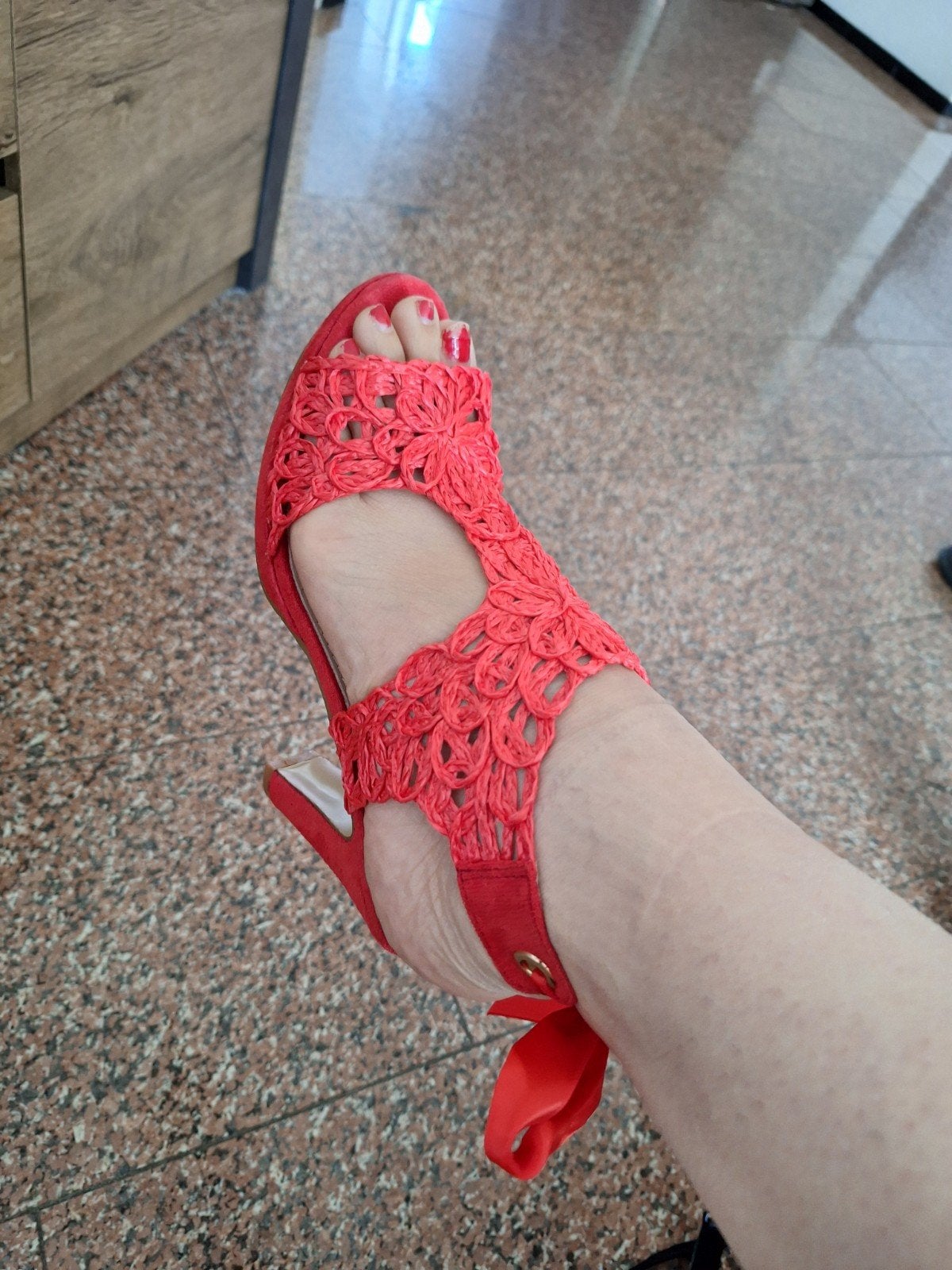 Rode sandalen met hak en veters - Maat 39, Ophalen of Verzenden
