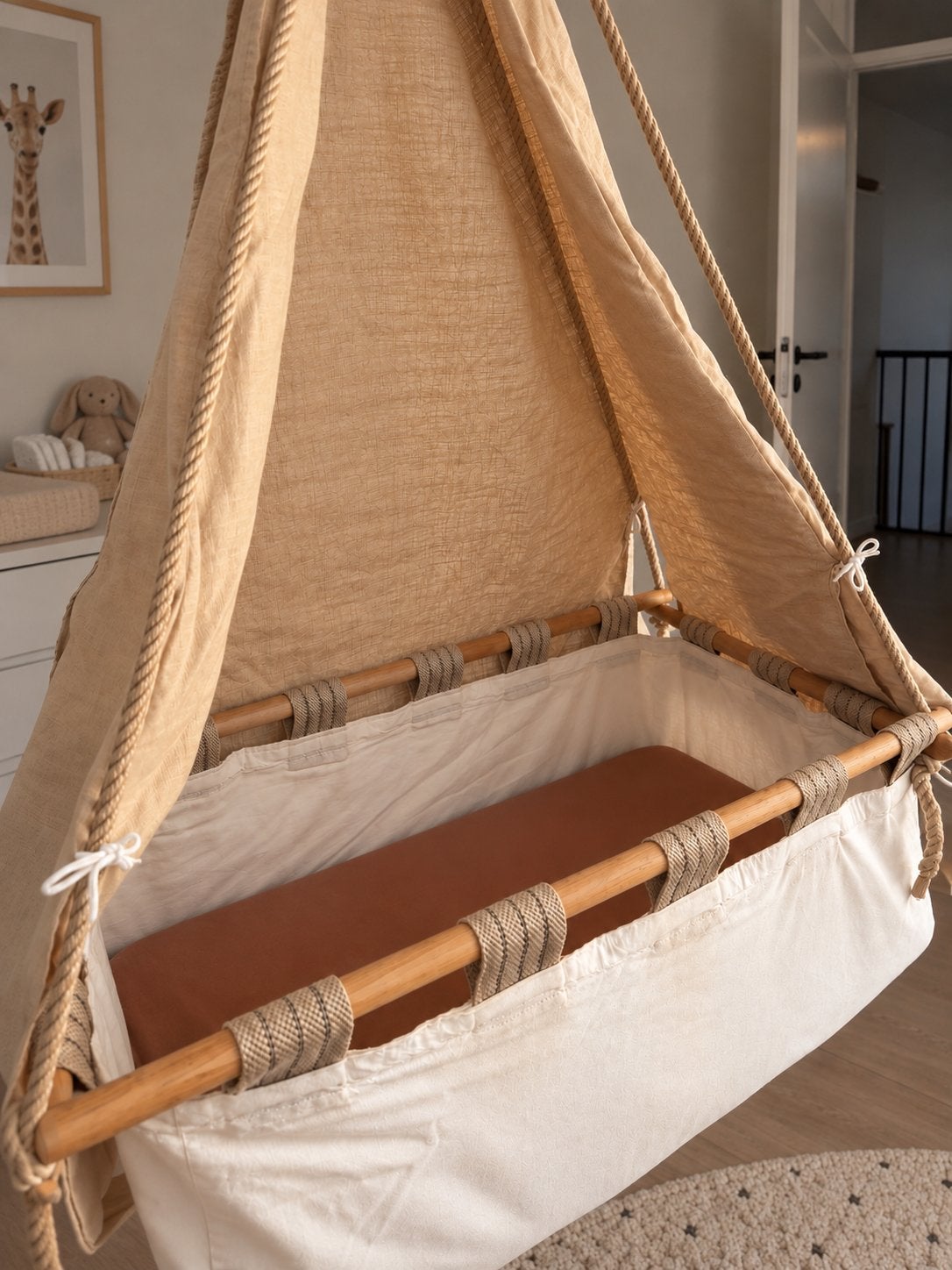 Hushh Cradles hangwieg -compleet met standaard/ophangsysteem, Kinderen en Baby's, Ophalen of Verzenden, Gebruikt, Wieg