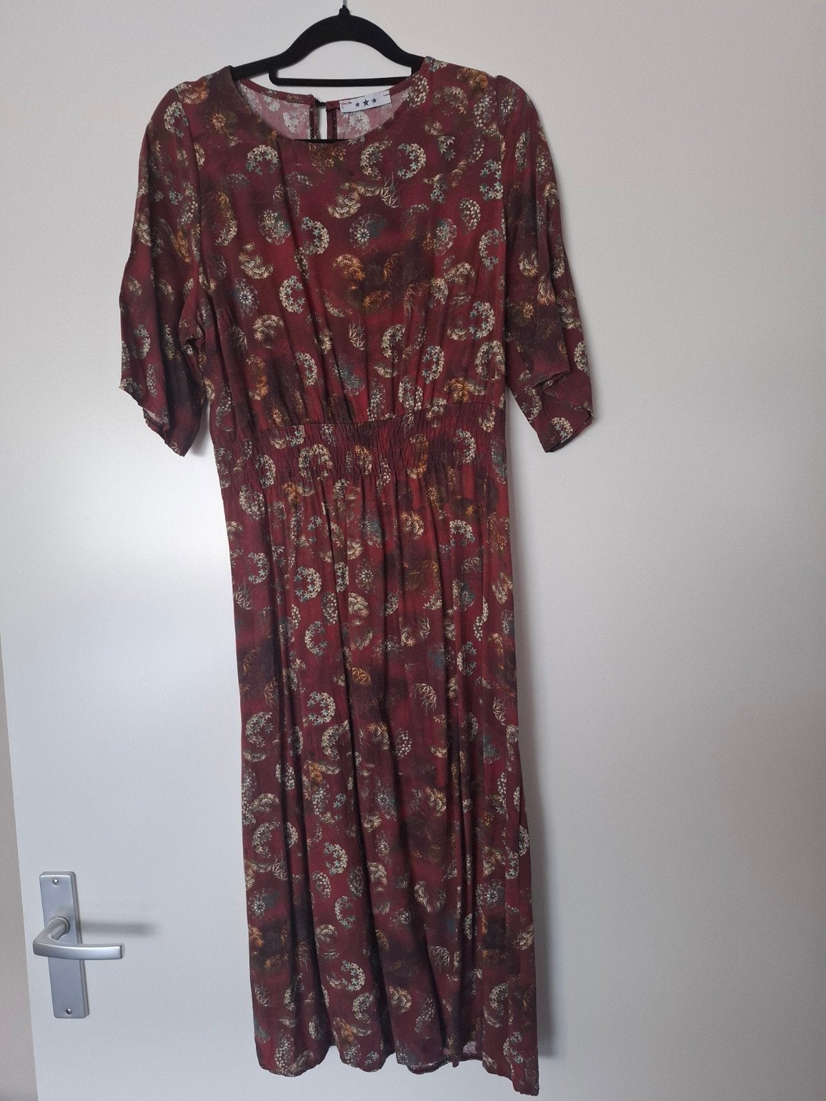 Midi jurk met bloemenprint - Maat M, Kleding | Dames, Maat 38/40 (M), Ophalen of Verzenden, Knielengte, Rood