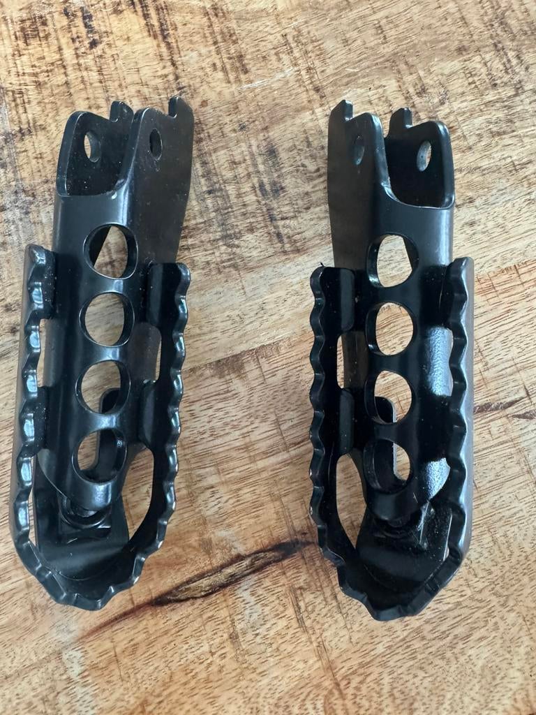 Originele Triumph Footpeg Kit – T2085204, Ophalen of Verzenden