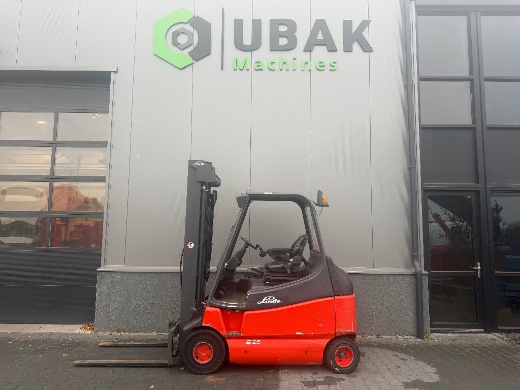 Linde E25-03 elektrische heftruck 'triplo' 'sideshift'