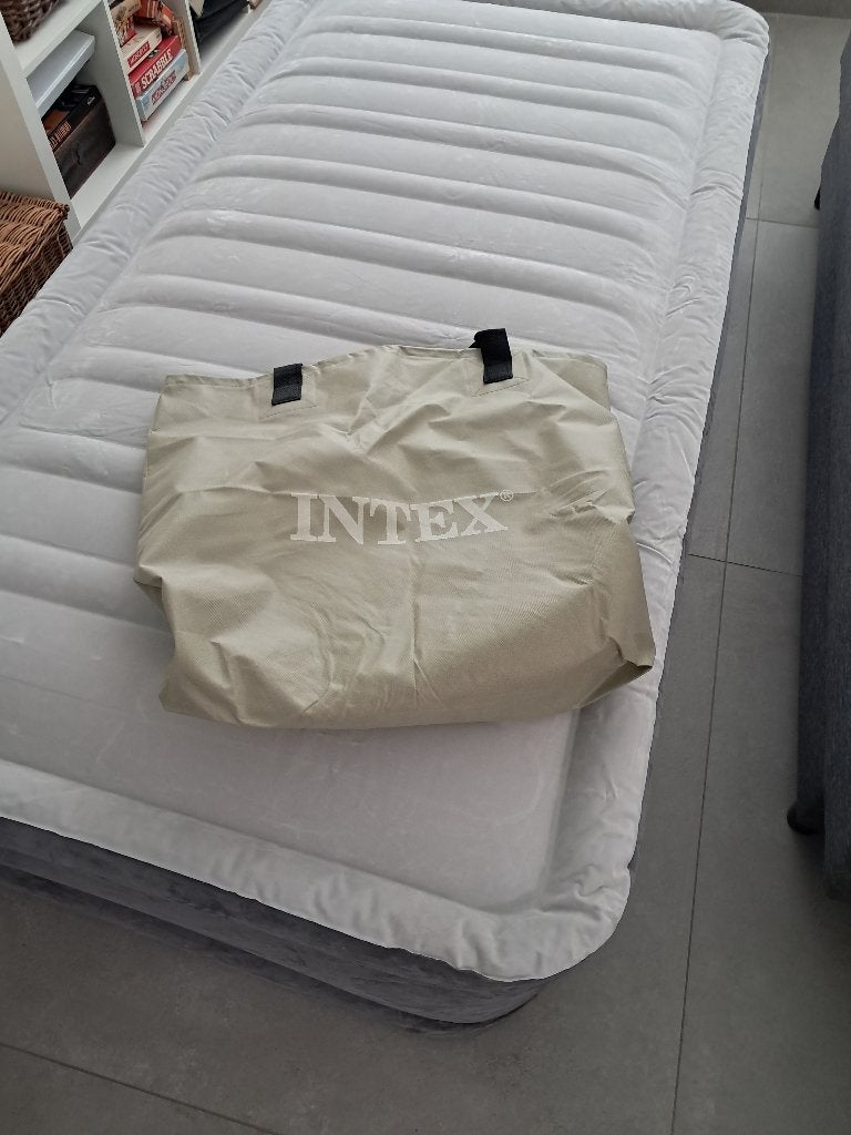 Intex Luchtbed, Caravans en Kamperen, Luchtbedden, Ophalen, Ingebouwde pomp, Zo goed als nieuw, 1-persoons