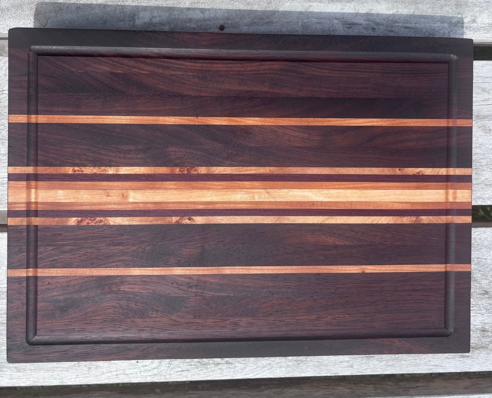 Handgemaakte edge‑grain snijplank –walnoot•kers•purpleheart, Ophalen of Verzenden, Nieuw