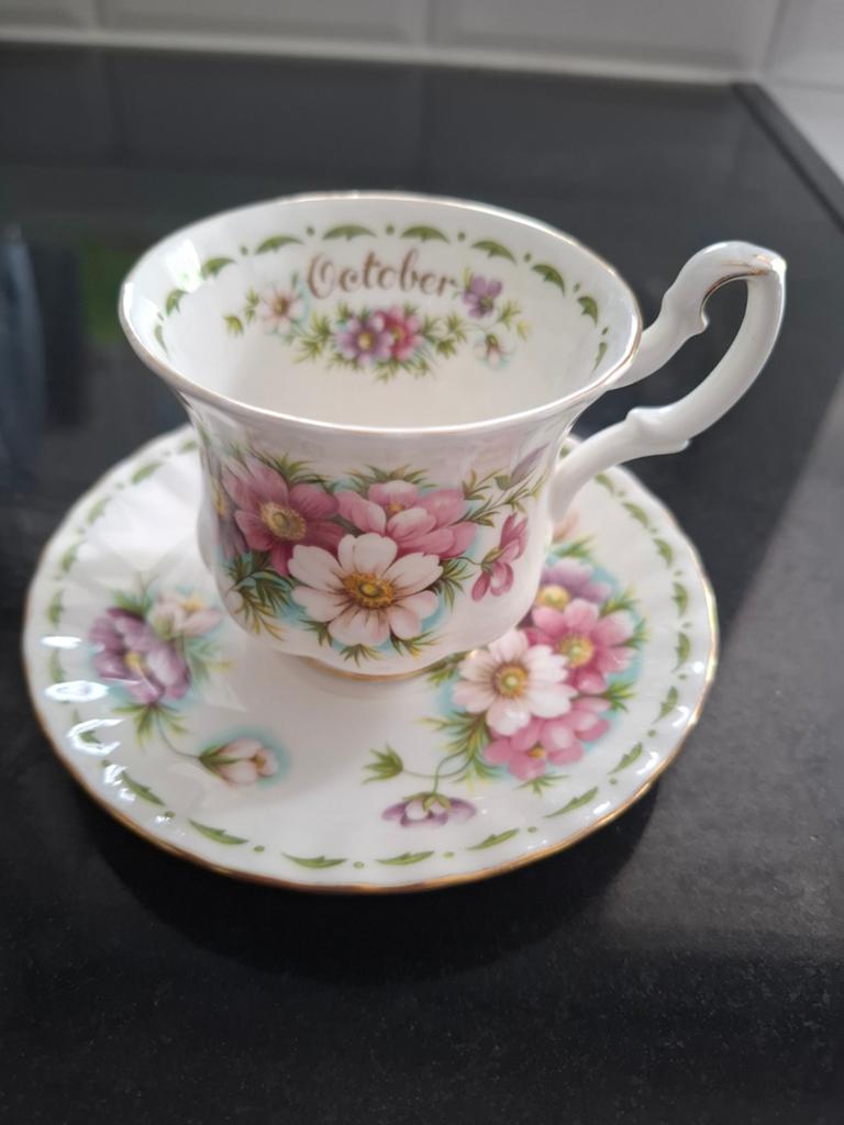 17 Royal Albert kop en schotels, Ophalen