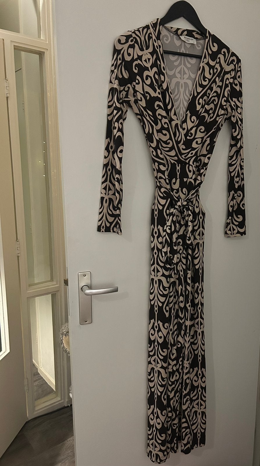 By Swan jumpsuit bruin/wit, maat L, Kleding | Dames, Jumpsuits, Ophalen of Verzenden, Nieuw, Maat 42/44 (L), Bruin