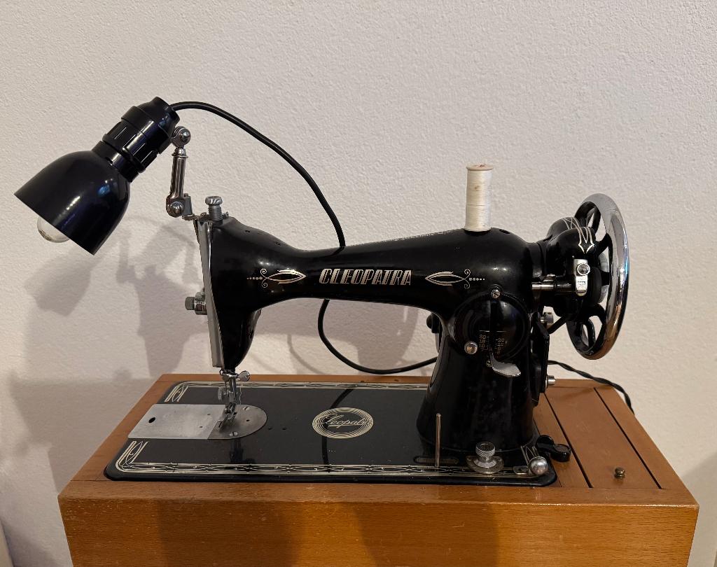 Naaimachine Cleopatra Lewenstein (vintage), Ophalen