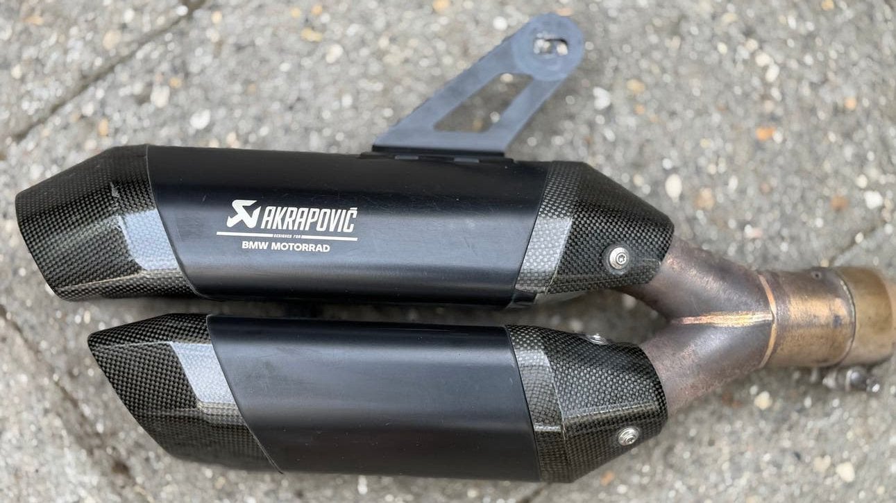 Dubbele Akrapovic slip-on uitlaat voor BMW r1300GS, Ophalen of Verzenden, Gebruikt
