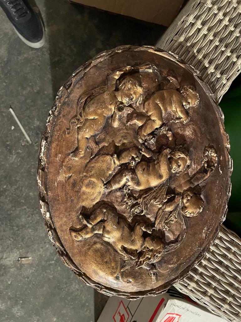 Antieke gipsen plaquette met engelen, Ophalen