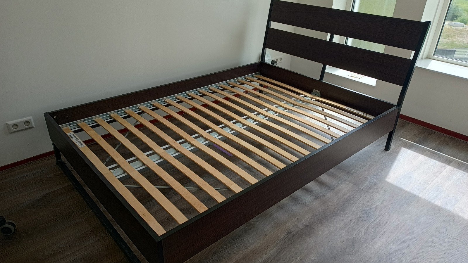 IKEA Trysil bed 140x200 - Utrecht Uithof, Huis en Inrichting, Gebruikt, Bruin, Twijfelaar, 200 cm
