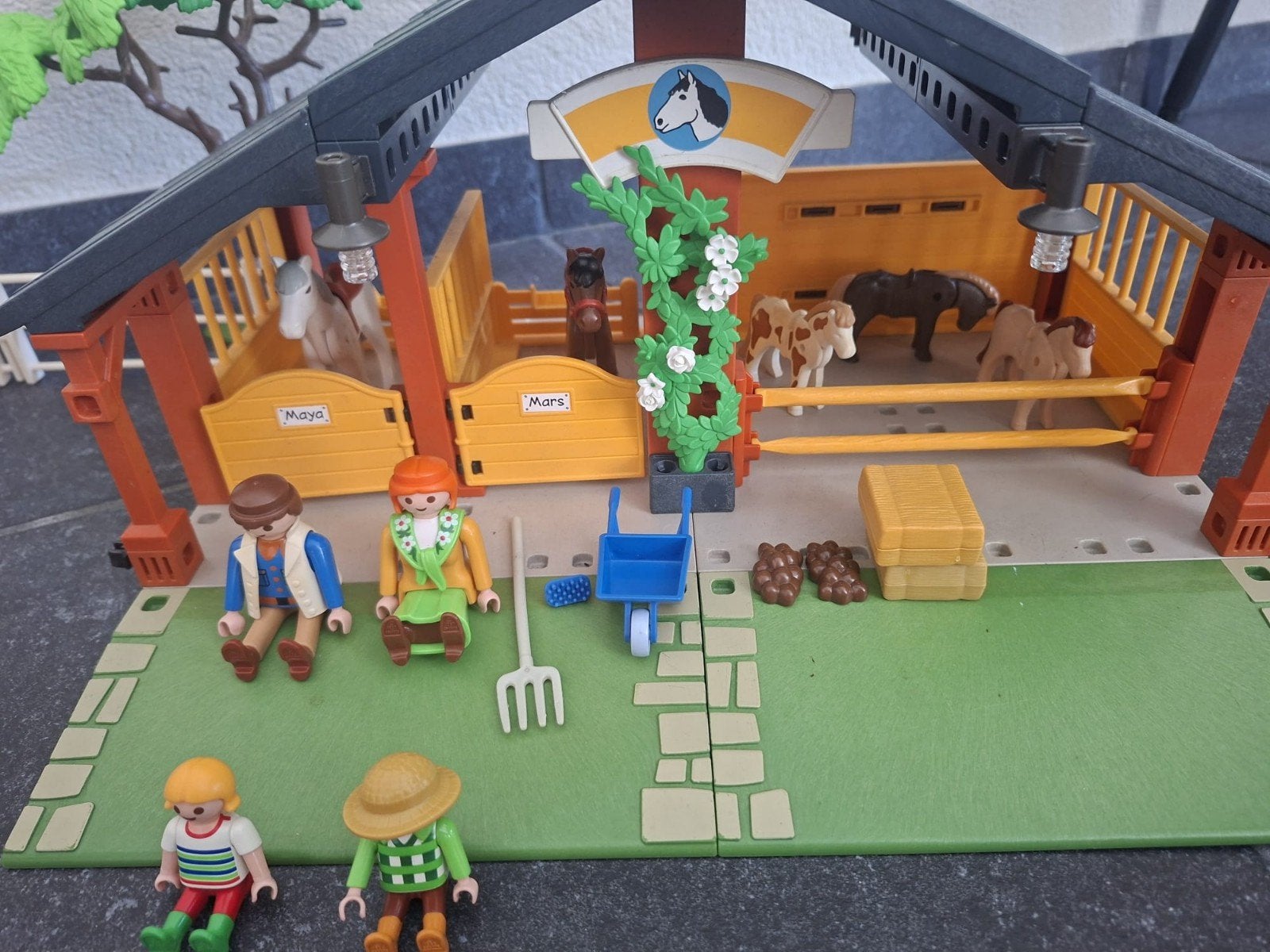 Playmobil Paardenstal met omheining en figuren, Gebruikt, Gebouw, Complete set, Ophalen of Verzenden