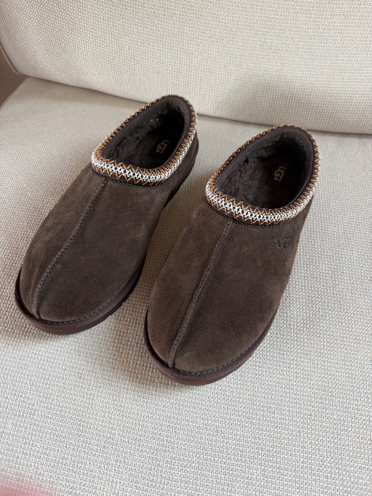 UGG Tasman - Bruin - Zo goed als nieuw, Bruin, Ophalen of Verzenden, Zo goed als nieuw, Pantoffels of Sloffen