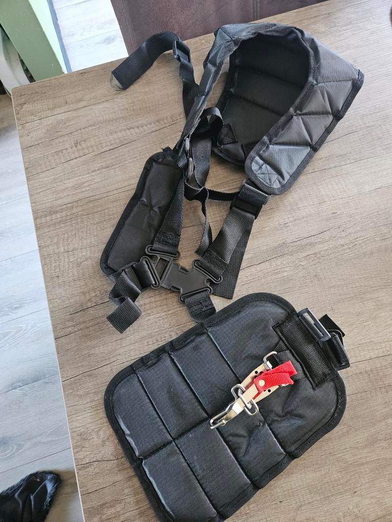 Comfortabel draagharnas voor bosmaaiers/stokheggenscharen, Tuin en Terras, Bosmaaiers, Ophalen of Verzenden, Gebruikt, Benzine