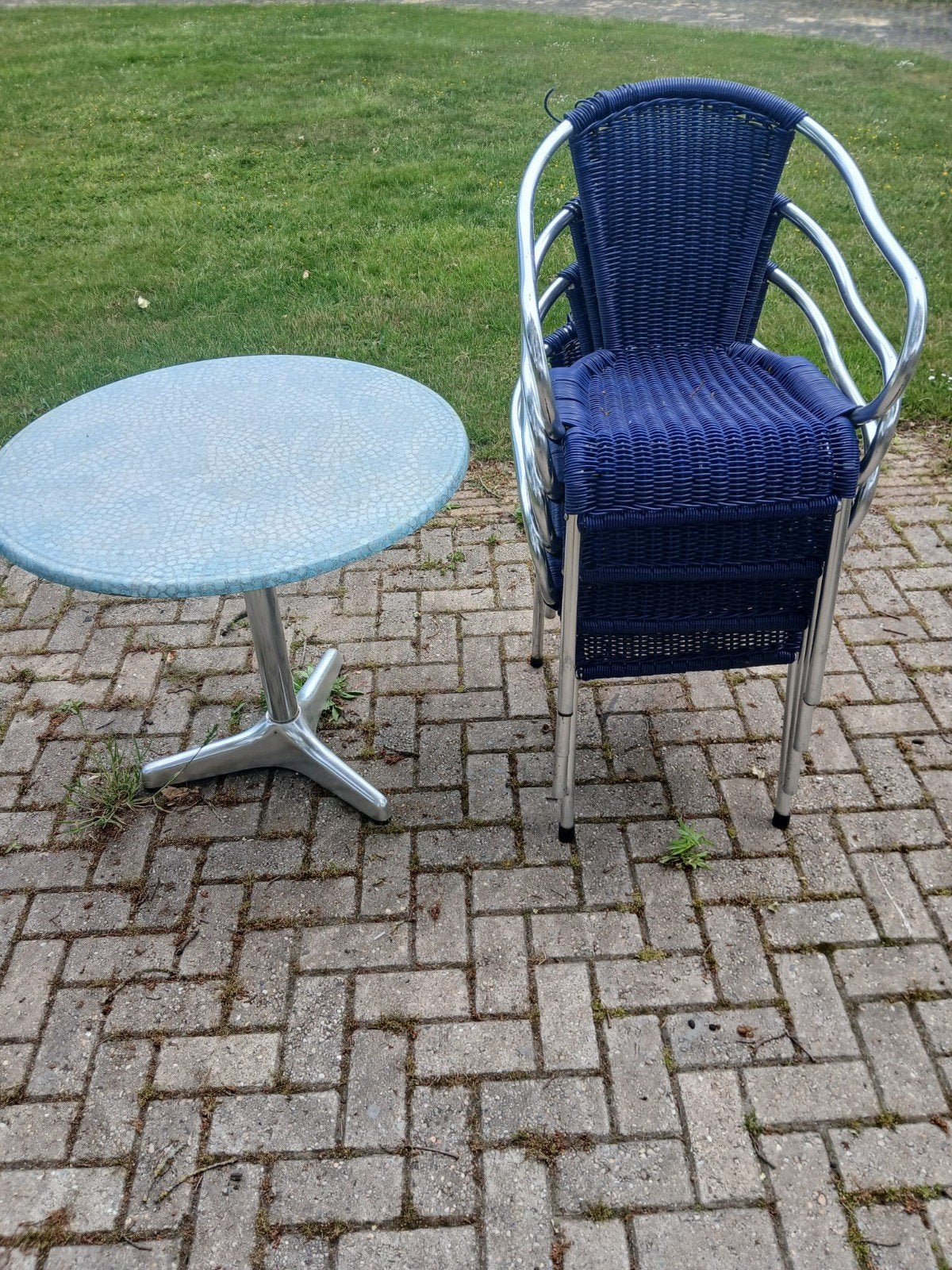 Gebruikte tuinset: 4 blauwe stoelen en ronde tafel, 4 zitplaatsen, Gebruikt, Aluminium, Ophalen of Verzenden