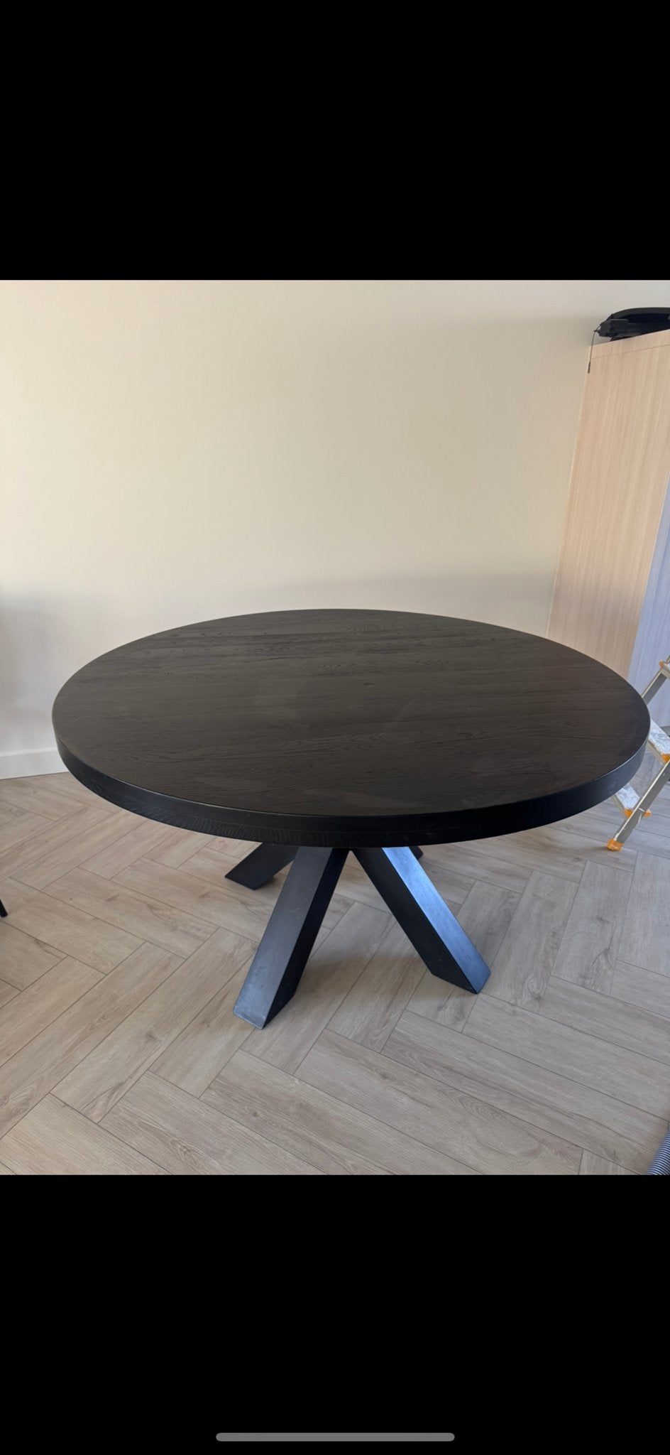 Richmond Eettafel Rond - Diameter 140cm, Huis en Inrichting, Ophalen, 100 tot 150 cm, Rond, Zo goed als nieuw
