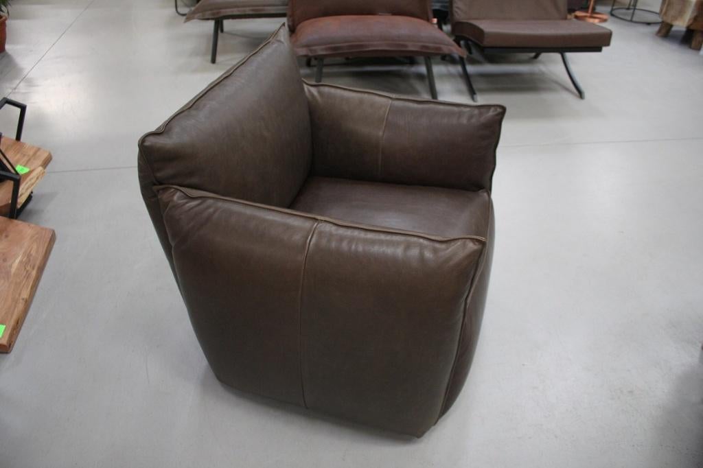 Luxe fauteuil VASA Jess Design volledig leer donkerbruin, Ophalen, Zo goed als nieuw, 75 tot 100 cm, Leer