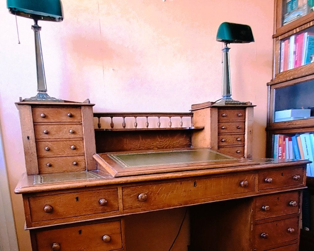 Foto 18 van Uniek Antiek Eiken Dickens Bureau (ca. 1910) – Blikvanger!