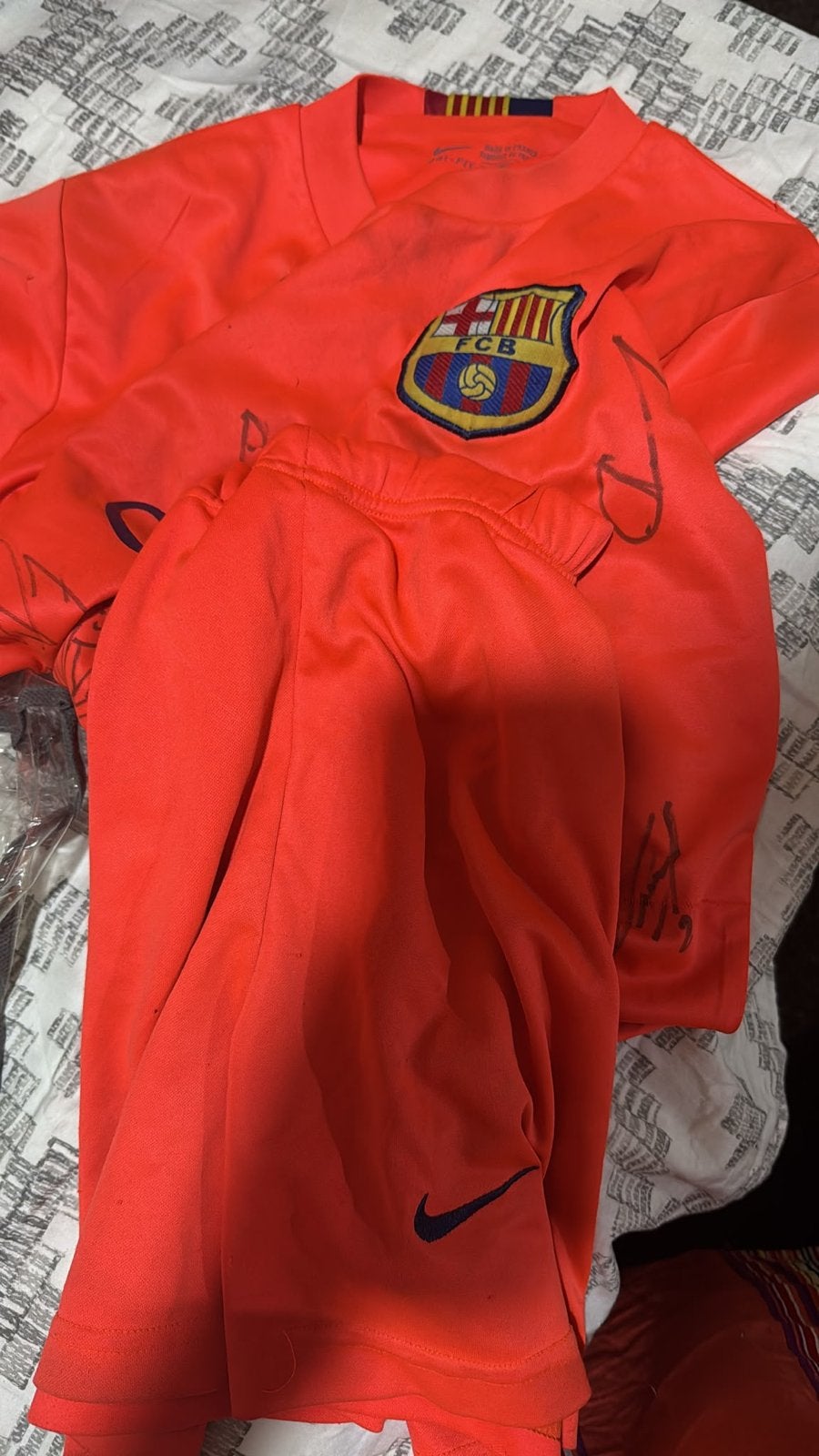 FC Barcelona Thuisshirt Suarez Gesigneerd - Maat M, Maat M, Ophalen of Verzenden, Gebruikt, Set