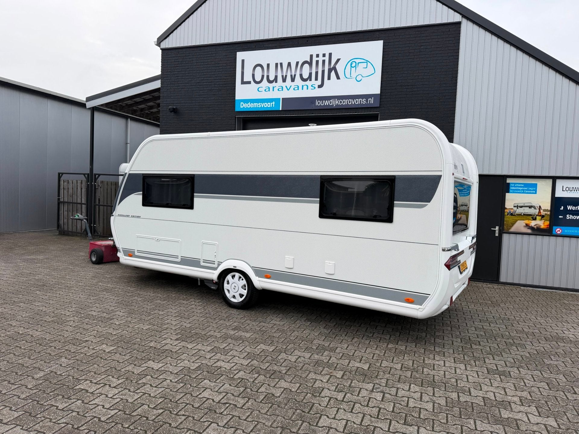 HOBBY Excellent 495 UL ’26 (Mover, Enkele Bedden), Caravans en Kamperen, Caravans, Rondzit, Hobby, 7 tot 8 meter, Bedrijf