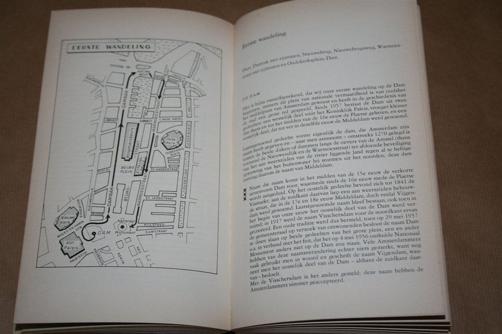 Historische gids van Amsterdam — 2 delen in 1 band, Verzenden, Gelezen