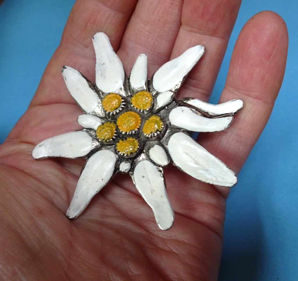 Groot vintage edelweiss broche +/- 6 cm, Overige materialen, Gebruikt, Verzenden, Wit