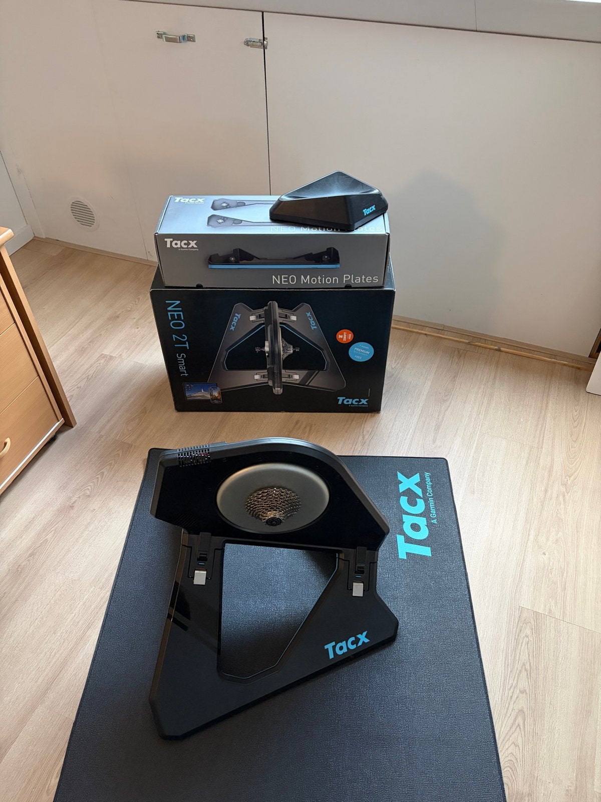 Tacx NEO 2T Smart Trainer + Motion Plates + Mat, Ophalen, Zo goed als nieuw, Overige typen