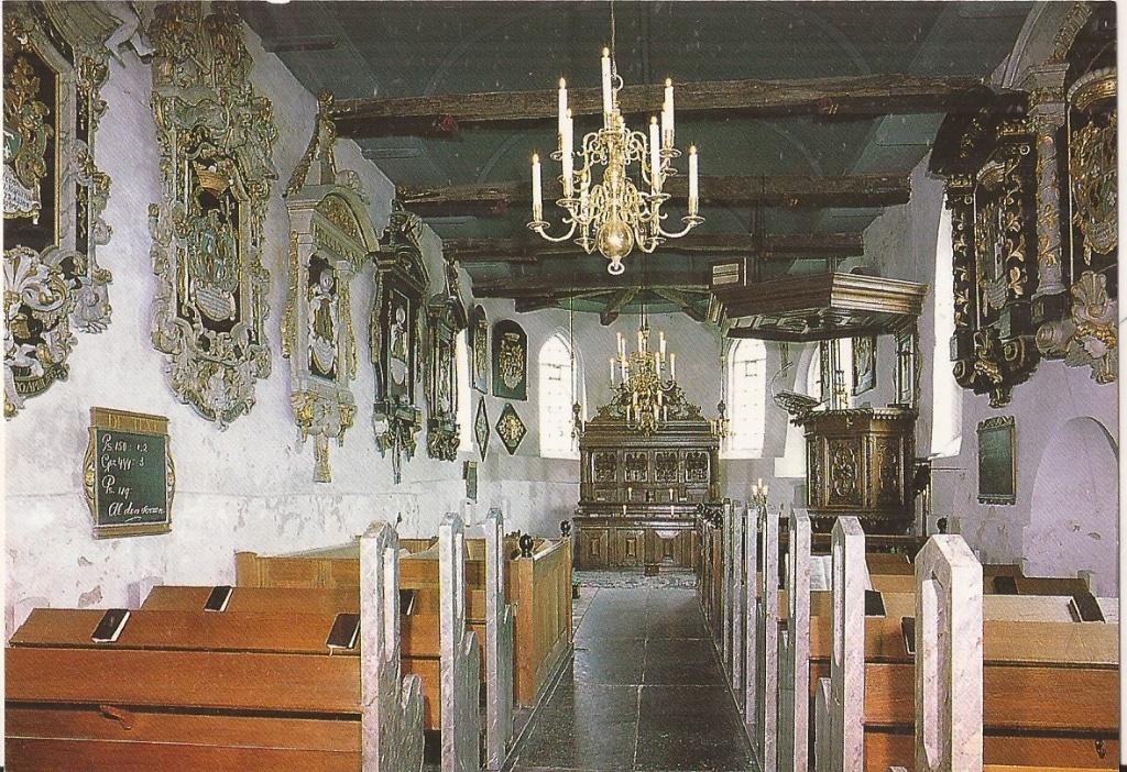 Terp Hegebeintum tussen Leeuw. Interieur Kerk met rouwborden, Ophalen of Verzenden, 1980 tot heden, Ongelopen, Friesland