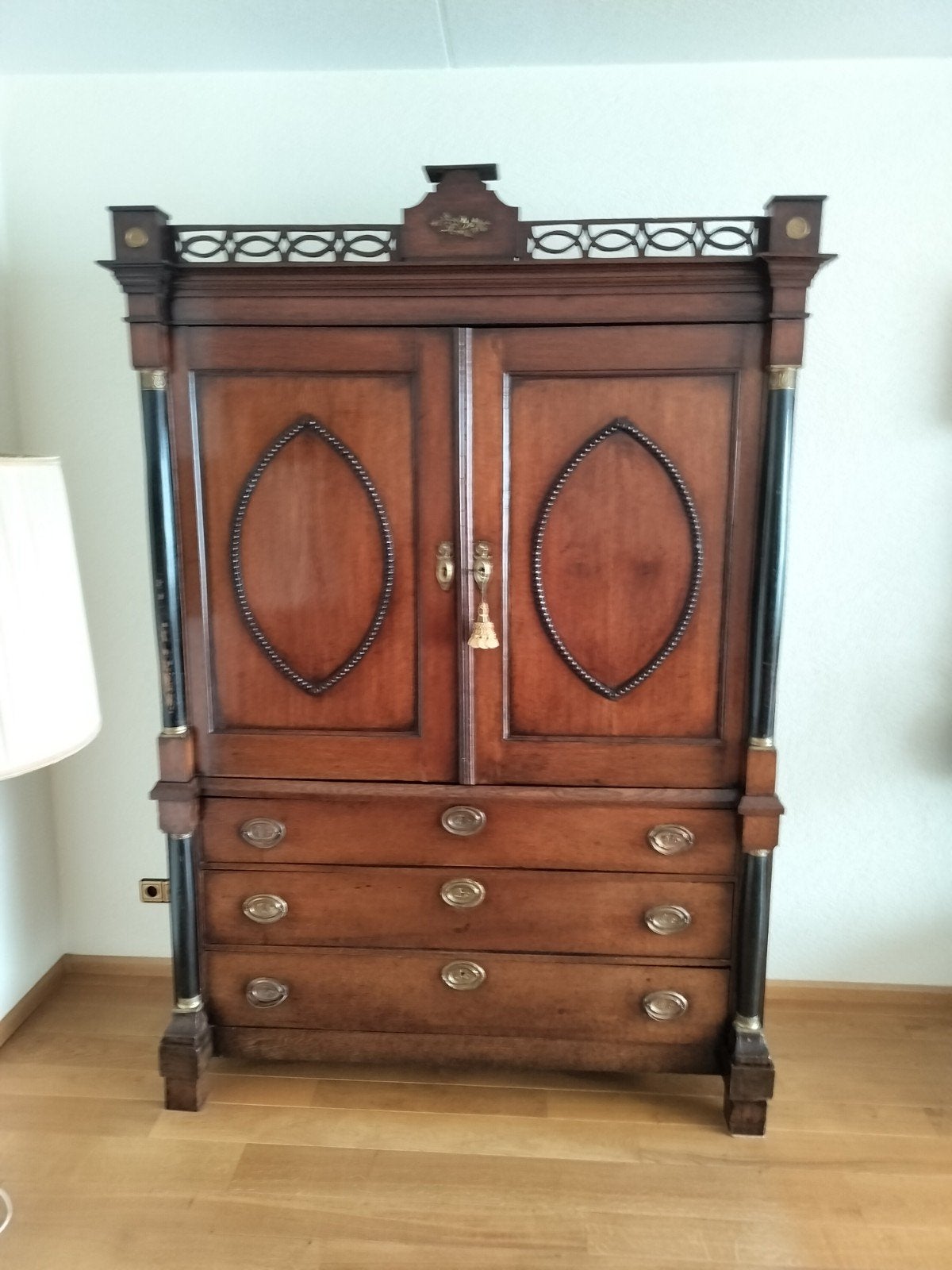 Antiek kabinet, Ophalen