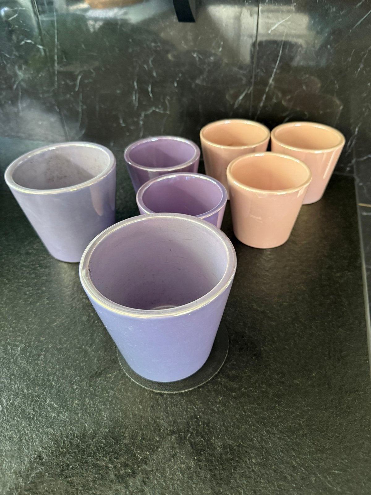 Lila en roze parelmoer olanten potjes, Rond, Ophalen of Verzenden, Zo goed als nieuw, Aardewerk