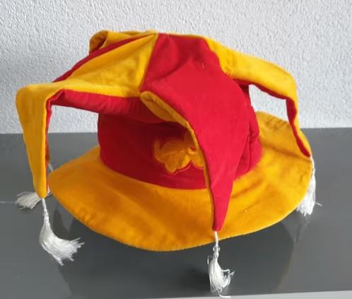 Rood wit geel _ hoed _ Disneyland Paris _ Mickey, Ophalen of Verzenden, Mickey Mouse, Zo goed als nieuw, Kleding of Textiel
