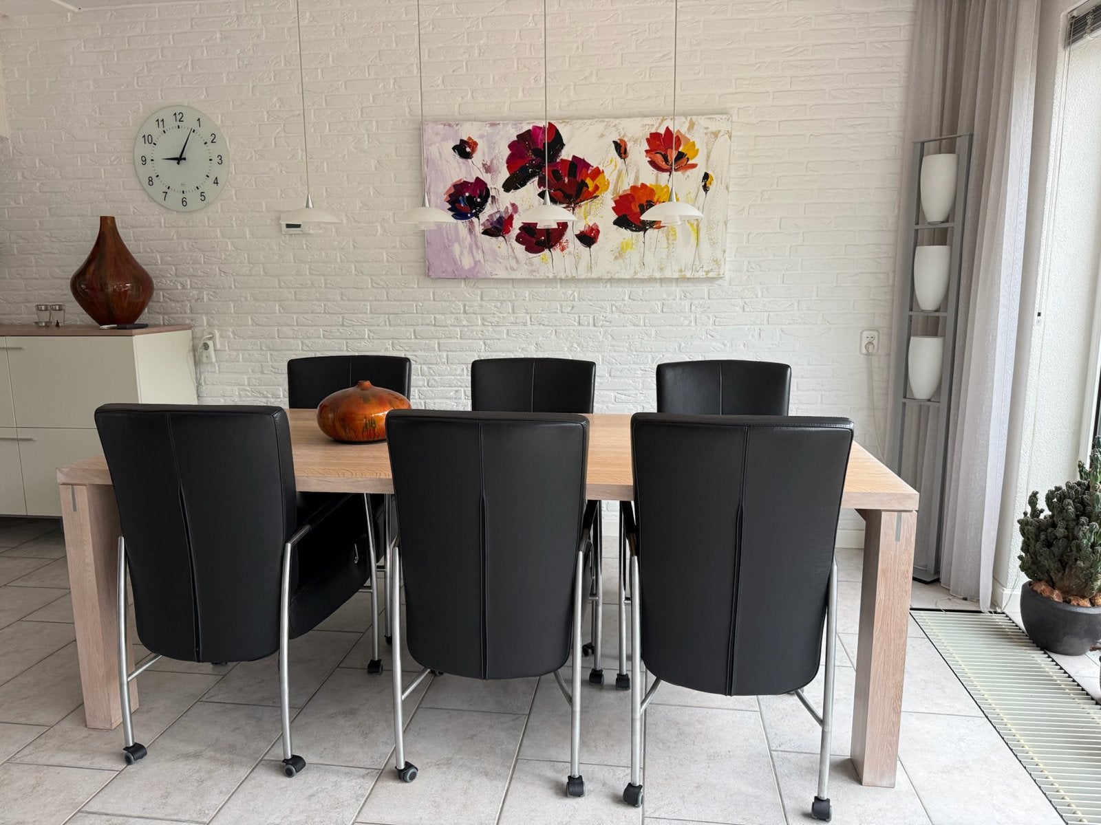 Eettafel en set van 6 zwarte eetkamerstoelen met wieltjes, Ophalen, Kunststof, Gebruikt, 200 cm of meer