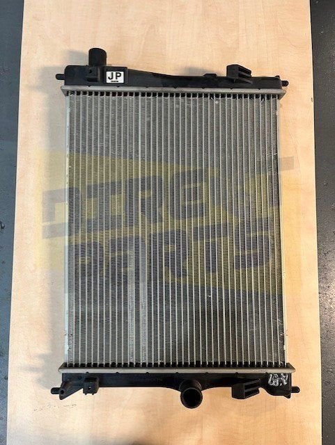 Opel Kadett (1979-1984) radiator Origineel! OLA2052 Oldtimer
