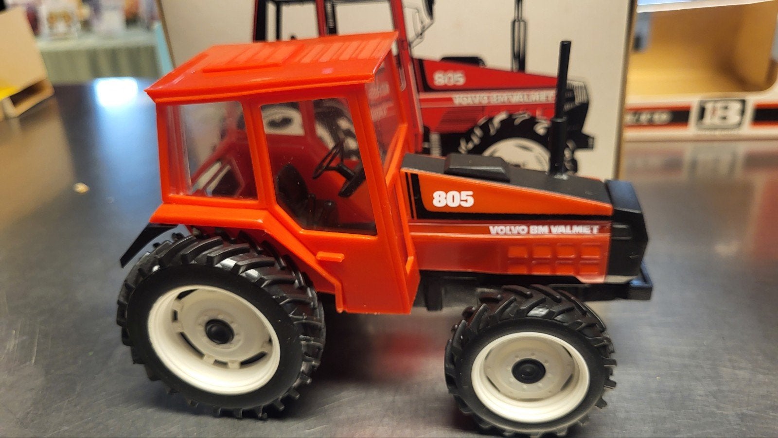 Volvo BM Valmet 805 Tractor Model - Zo goed als nieuw, Overige merken, 1:50 of kleiner, Overige typen, Ophalen of Verzenden