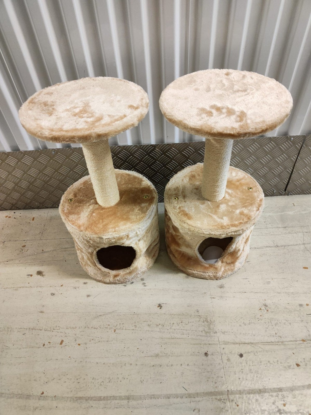 2 nieuwe katten krabpalen beige, Ophalen of Verzenden, Nieuw, Krabpaal