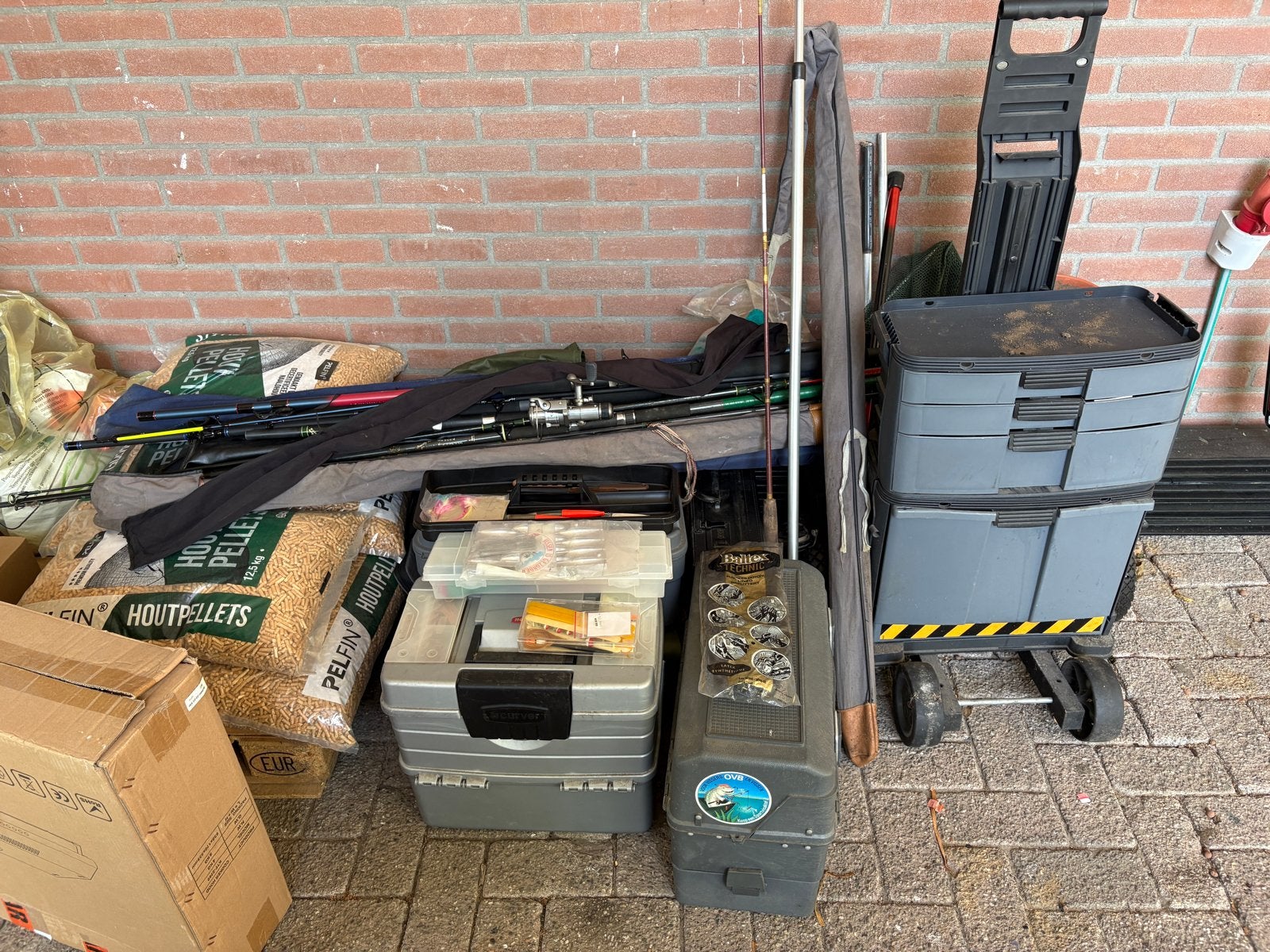 Grote partij zee vishengels, molens en visgerei, Ophalen, Gebruikt, Complete hengel