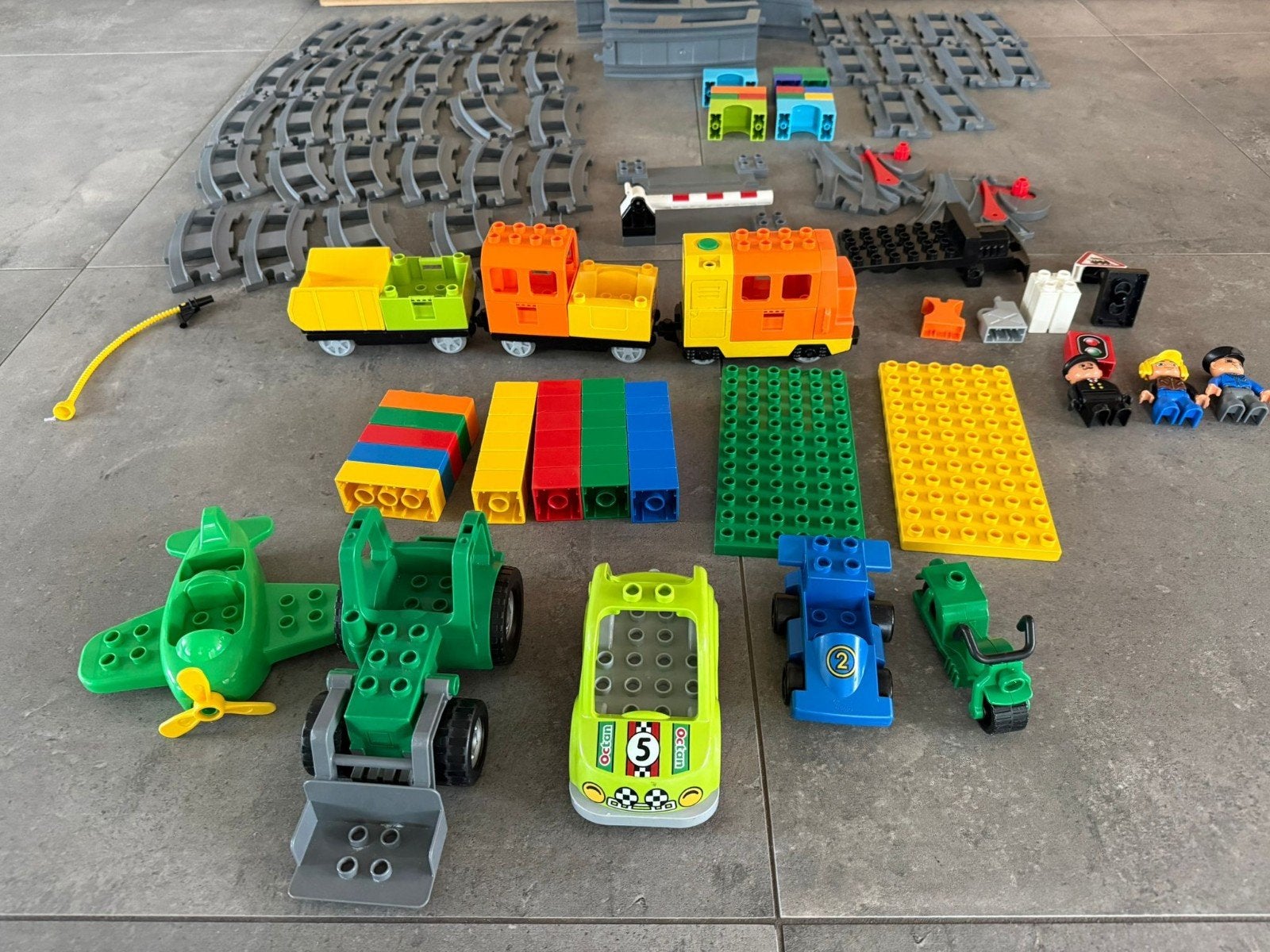 Uitgebreide spoorbaan DUPLO 45 spoordelen extra's heel veel, Meerdere sets, Ophalen of Verzenden, Zo goed als nieuw, Duplo
