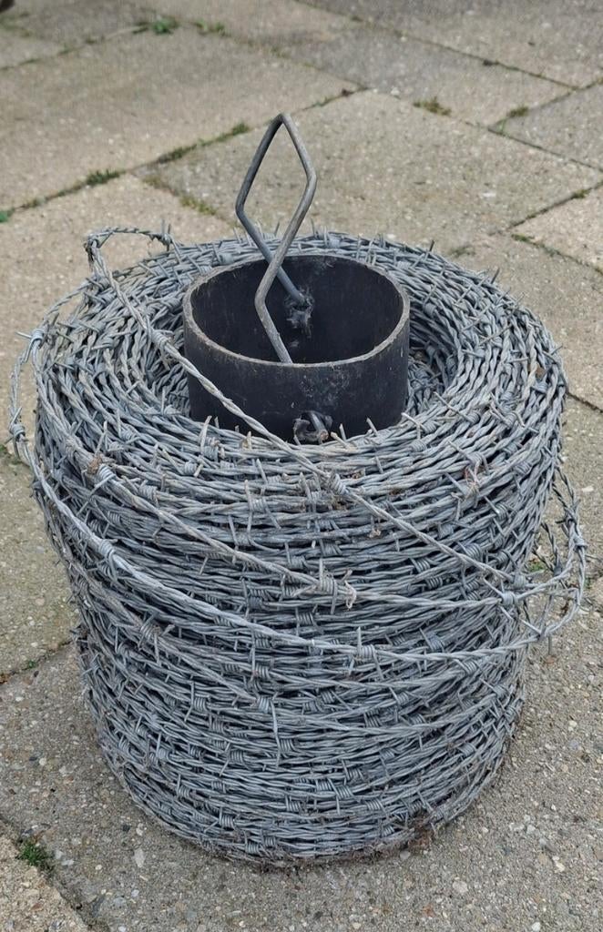 Prikkeldraad op een rol, Ophalen of Verzenden, Zo goed als nieuw, 20 meter of meer, Prikkeldraad