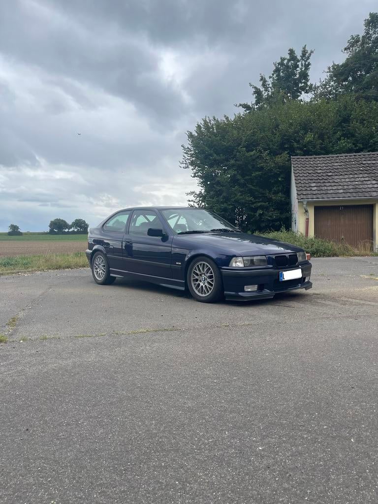 E36 track build, volledig gekeurd en klaar voor gebruik!, Auto's, BMW, Zwart, 4 cilinders, Blauw, 116 pk