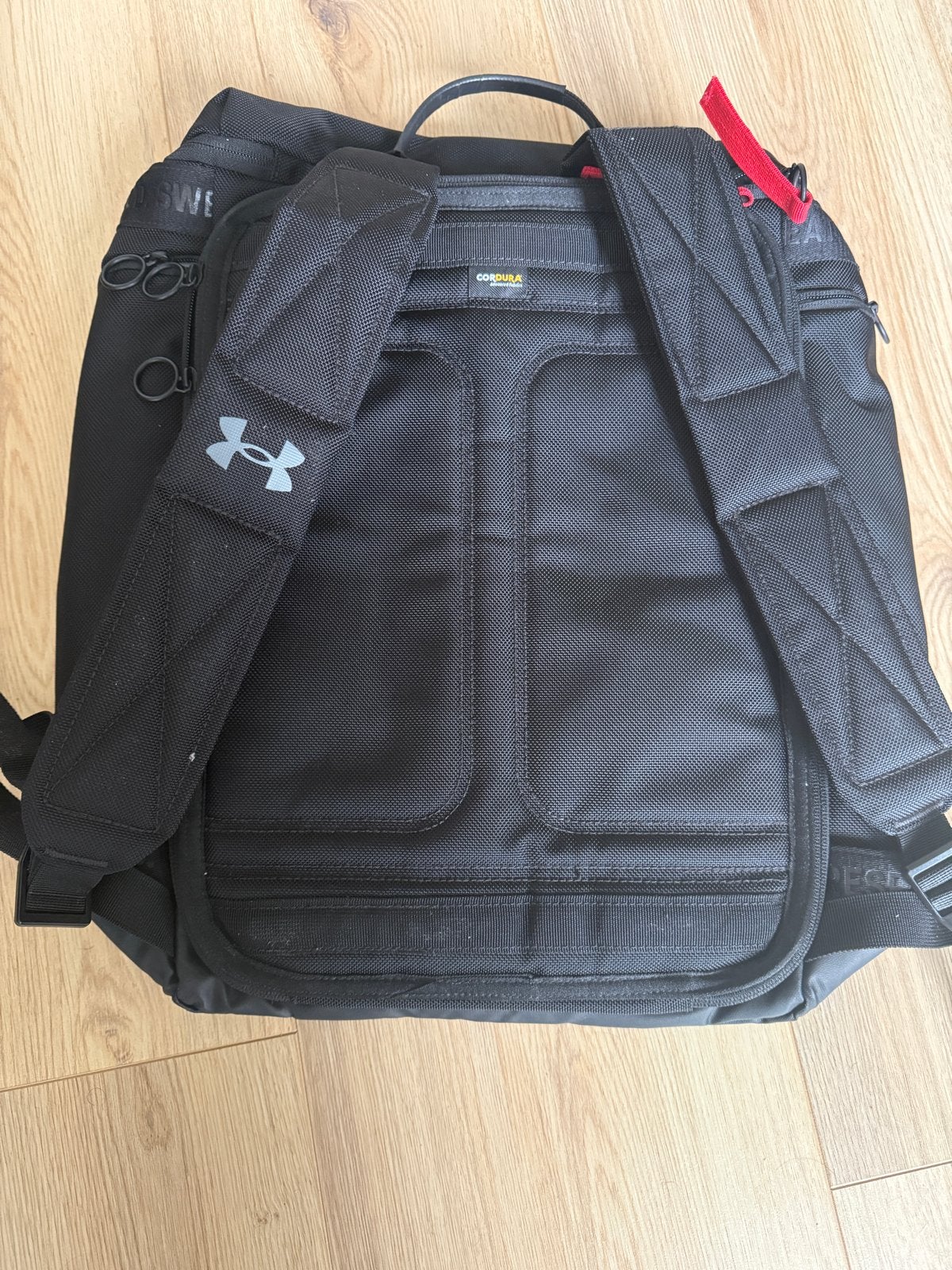 Under Armour Project Rock Brahma rugzak - Zwart, 25 tot 40 cm, Zo goed als nieuw, Waterdicht, Ophalen