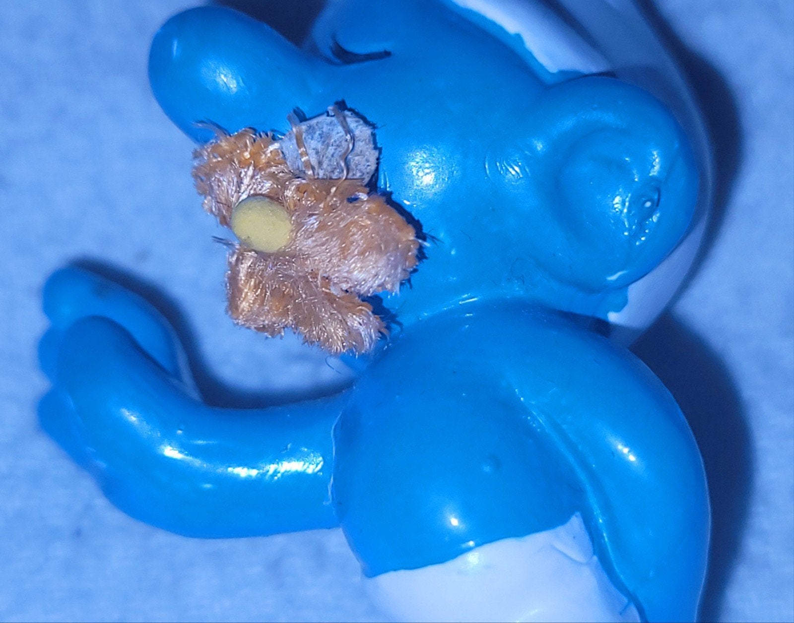 ZELDZAAM: Smurf 2.0019 met oranjeroze velours bloem in mond, Verzenden, Zo goed als nieuw, Verschillende Smurfen, Poppetje, Figuurtje of Knuffel