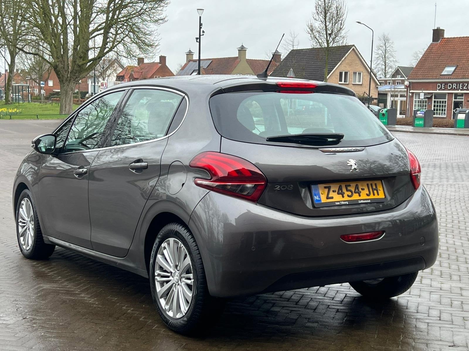 Peugeot 208 1.2 PureTech GT-Line 5DR AUTOMAAT PANO NAVI !, Auto's, Gebruikt, Euro 6, Leder en Stof, 49 €/maand