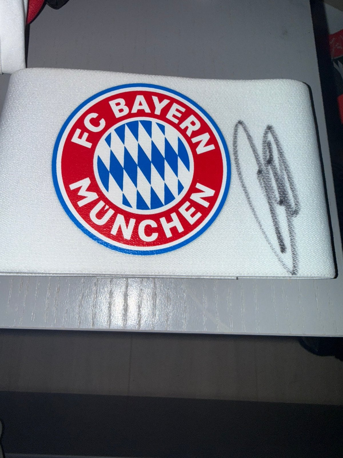 Gesigneerde Bayern Munchen band Kompany, Sport en Fitness, Voetbal, Maat XL, Ophalen of Verzenden, Shirt
