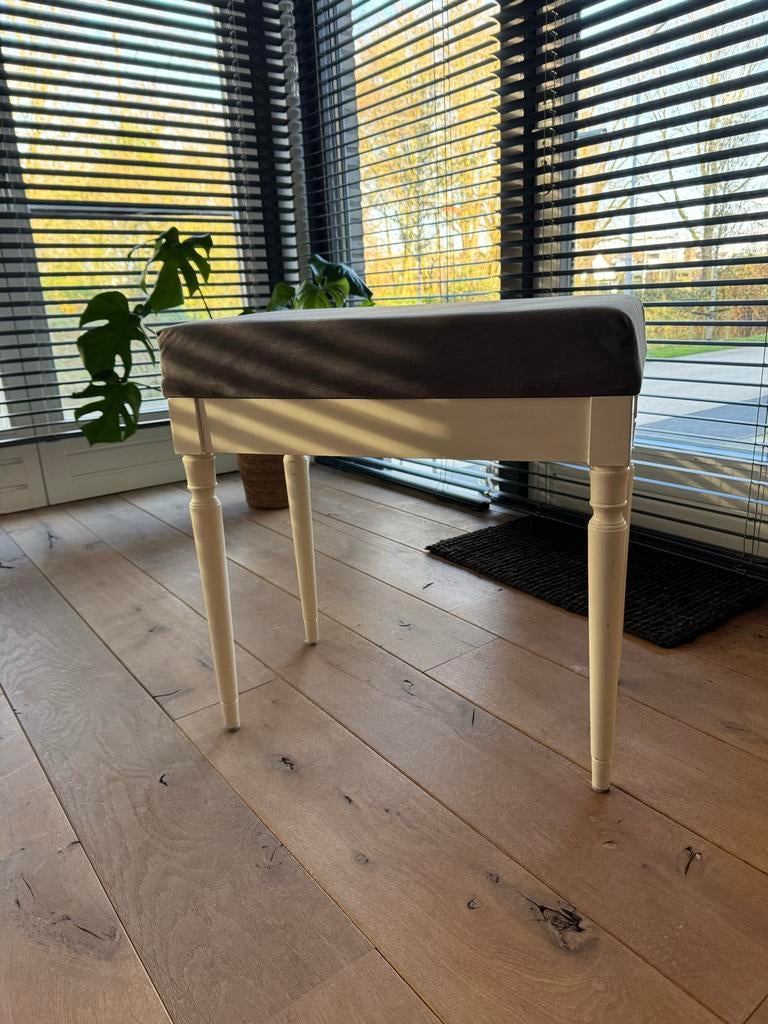 Oud opgepimpt pianokrukje met opbergruimte, Ophalen, Gebruikt, Wit, Eén