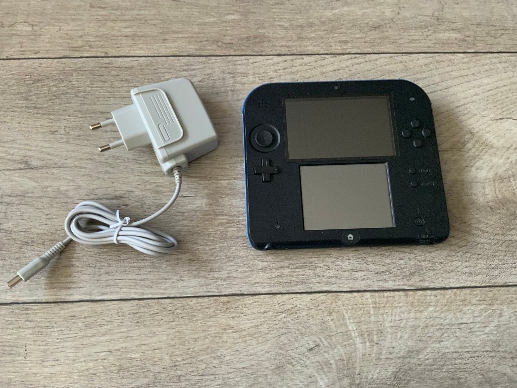 Mooie Nintendo 2DS - Blauw Zwart + Oplader, Ophalen of Verzenden, Zo goed als nieuw, Blauw, 2DS