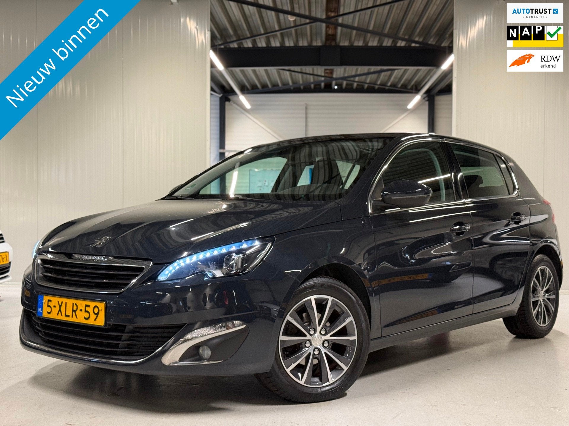 Peugeot 308 1.2 110PK Blue Premium Pano|Led|Navigatie!, Auto's, Voorwielaandrijving, Dealer onderhouden, Stof, Gebruikt