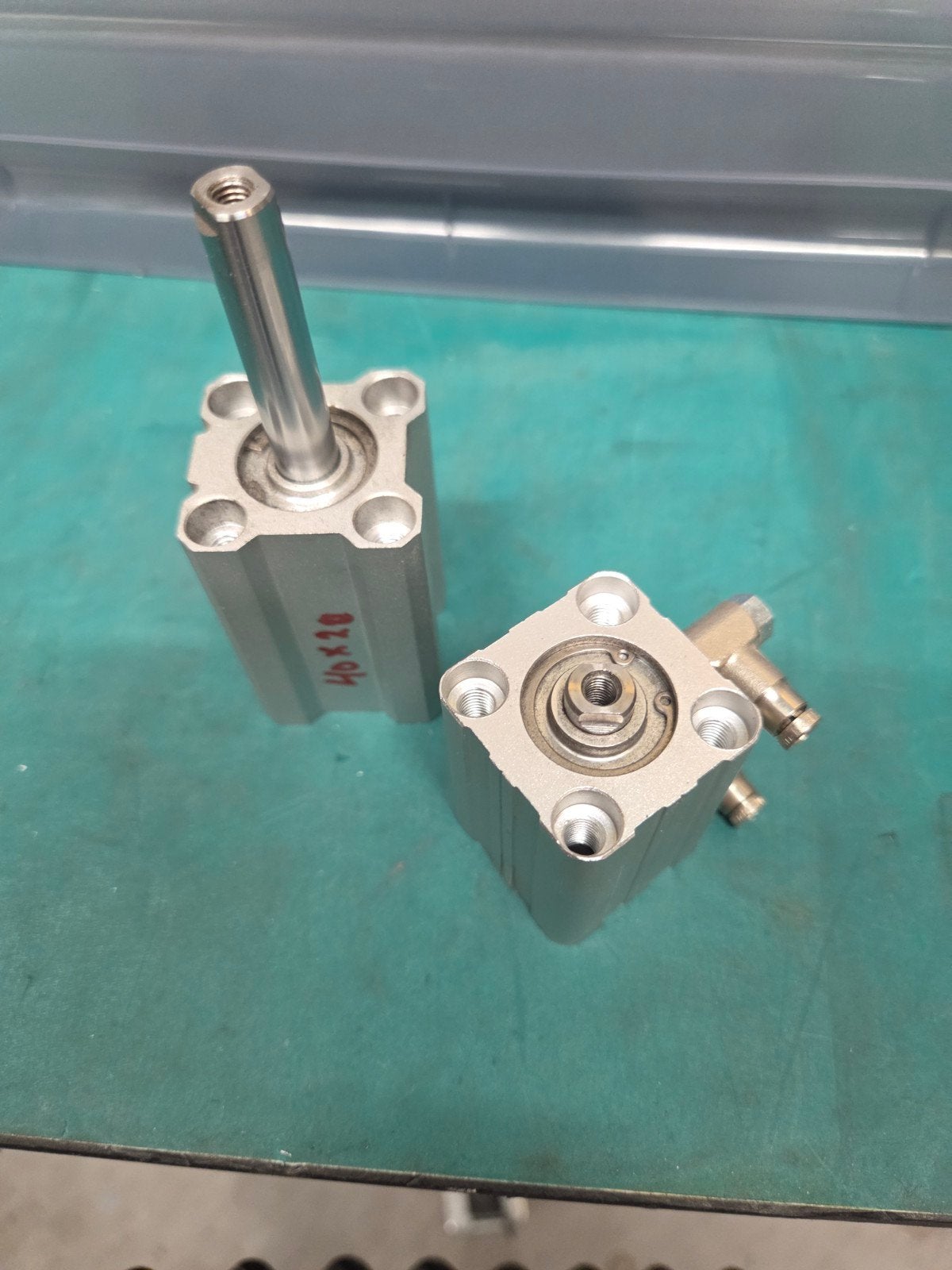 perslucht cilinders bijna nieuw bxs 20x40 en 20x30mm, Ophalen of Verzenden, Nieuw