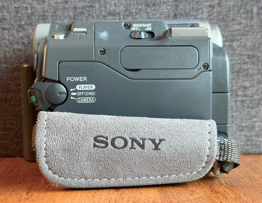 Sony DCR-TRV14E, MiniDV Videocamera, GETEST! Digitaliseer!, Mini dv, 20x of meer, Ophalen of Verzenden, Zo goed als nieuw