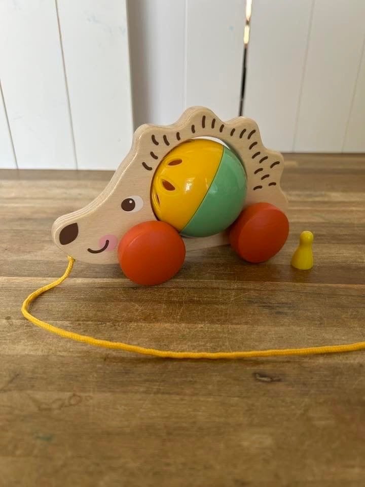 Ikea Uppstå trekspeelgoed houten egel met rammelbal, IKEA of Sweden AB, Ikea.com, Zo goed als nieuw, Duw- of Trekspeelgoed
