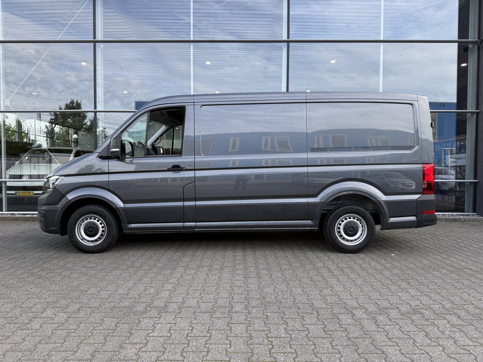 Volkswagen Crafter 5+1 Rolstoelbus 30 2.0 TDI L3H2 (Zeer net, Stof, Gebruikt, Volkswagen, 2500 kg
