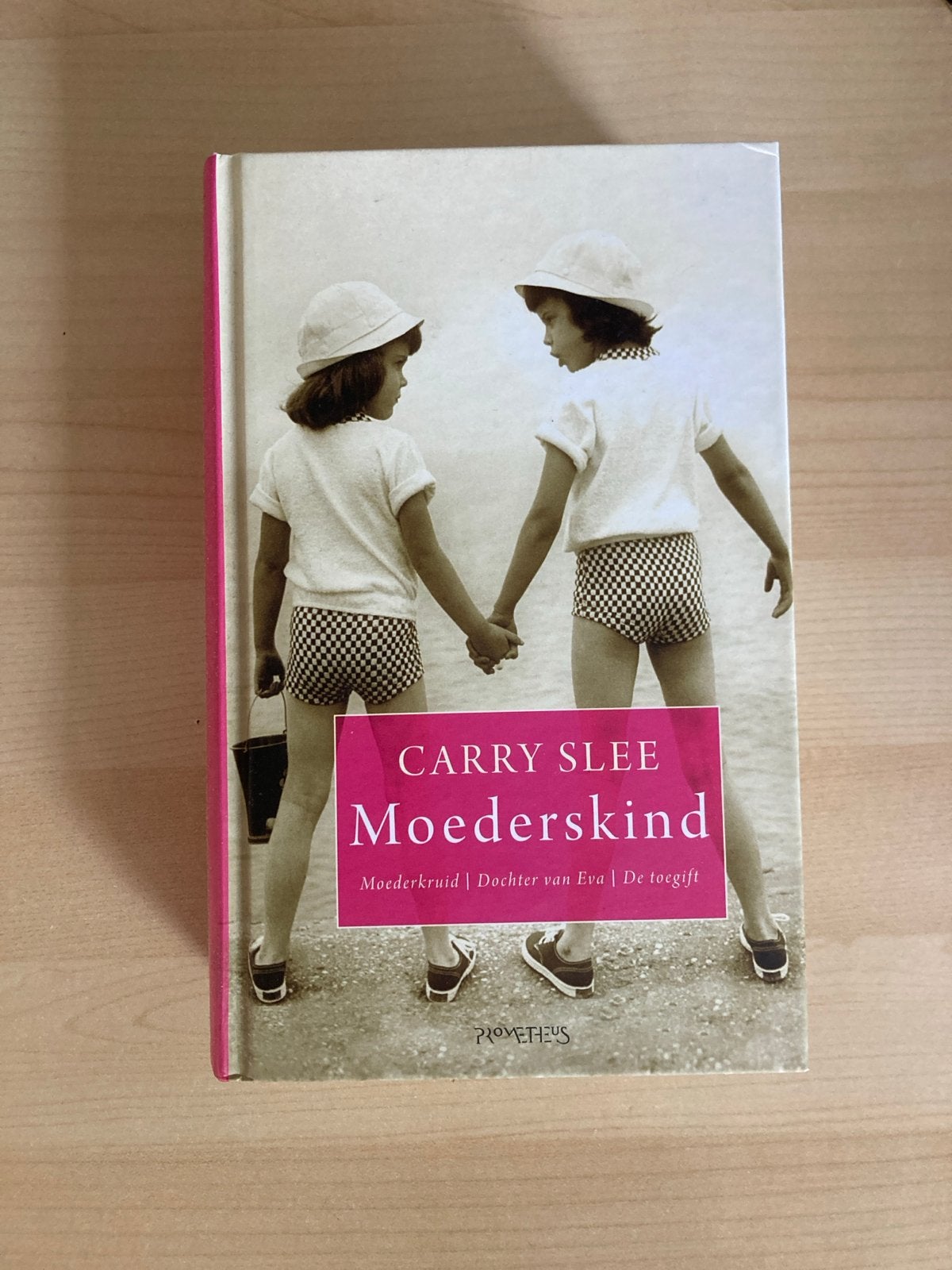 Carry Slee - Moederskind (Autobiografisch drieluik), Ophalen of Verzenden, Zo goed als nieuw, Nederland